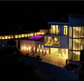 6 bedroom villa with pool and roof terrace, Sveti Stefan, sleeps 12